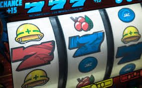 Ruang studio live dealer tegaltoto dengan meja blackjack dan roulette profesional