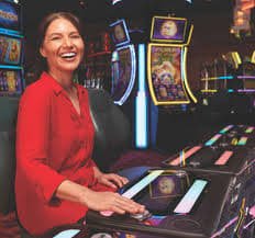 Dealer profesional di meja baccarat live studio tegaltoto